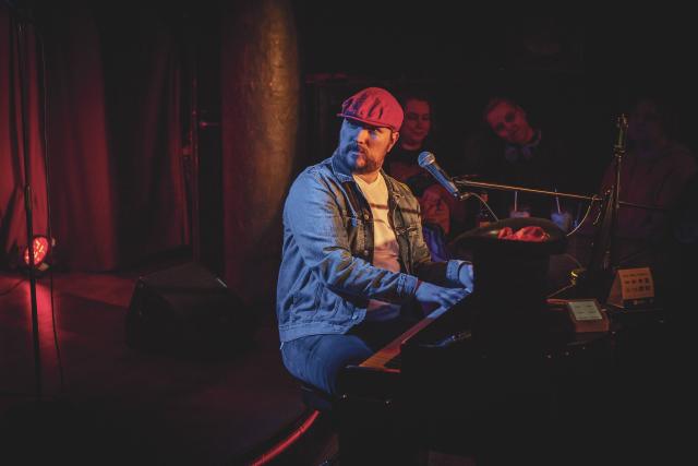 Rene Paul klaveri taga